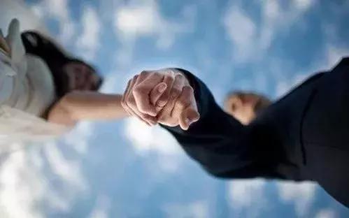 对你掏心掏肺却让我撕心裂肺,我对你掏心掏肺你却对我撕心裂肺