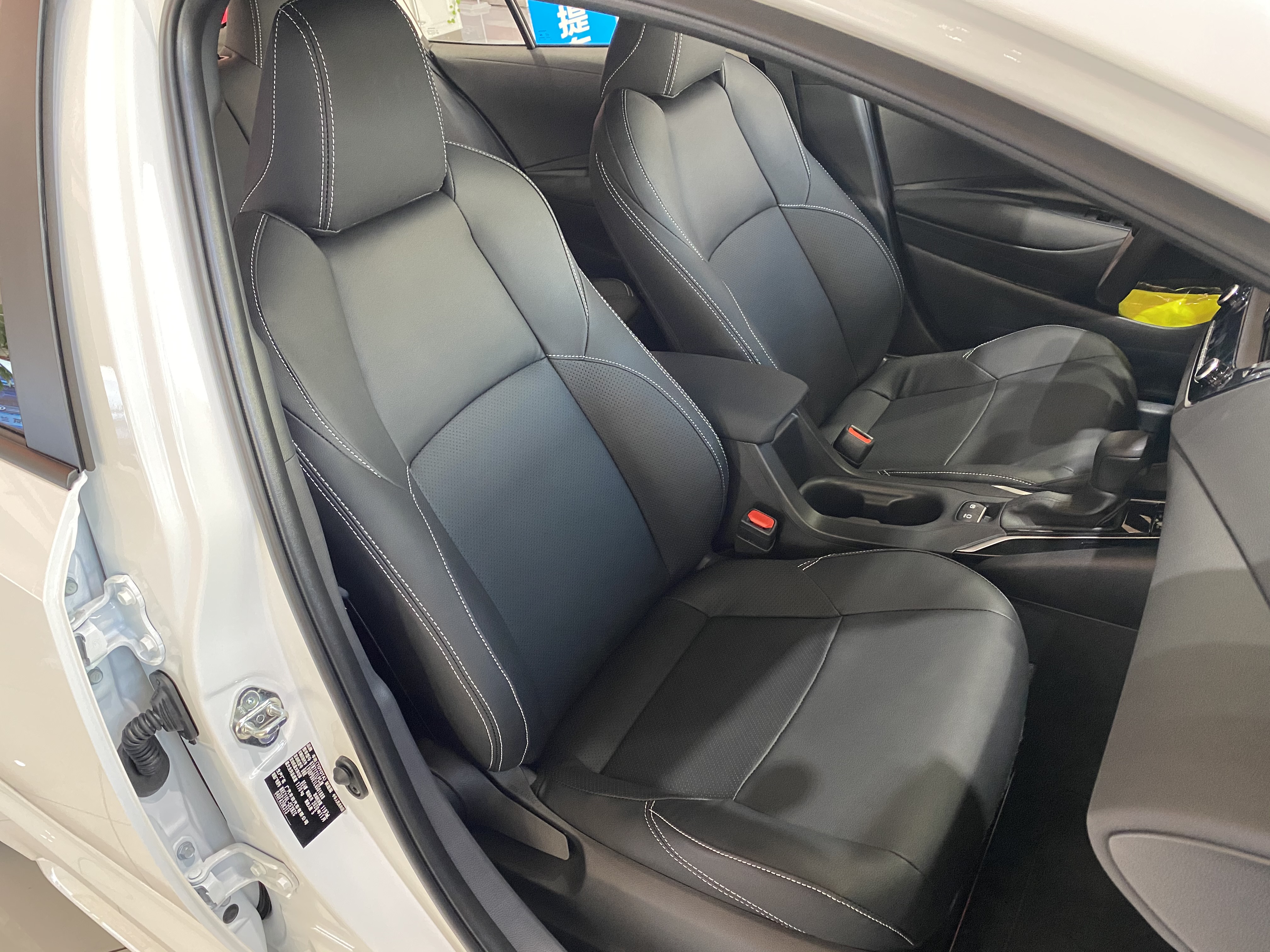 雷凌混动油耗多少钱一公里,广汽丰田雷凌19款3万公里价格