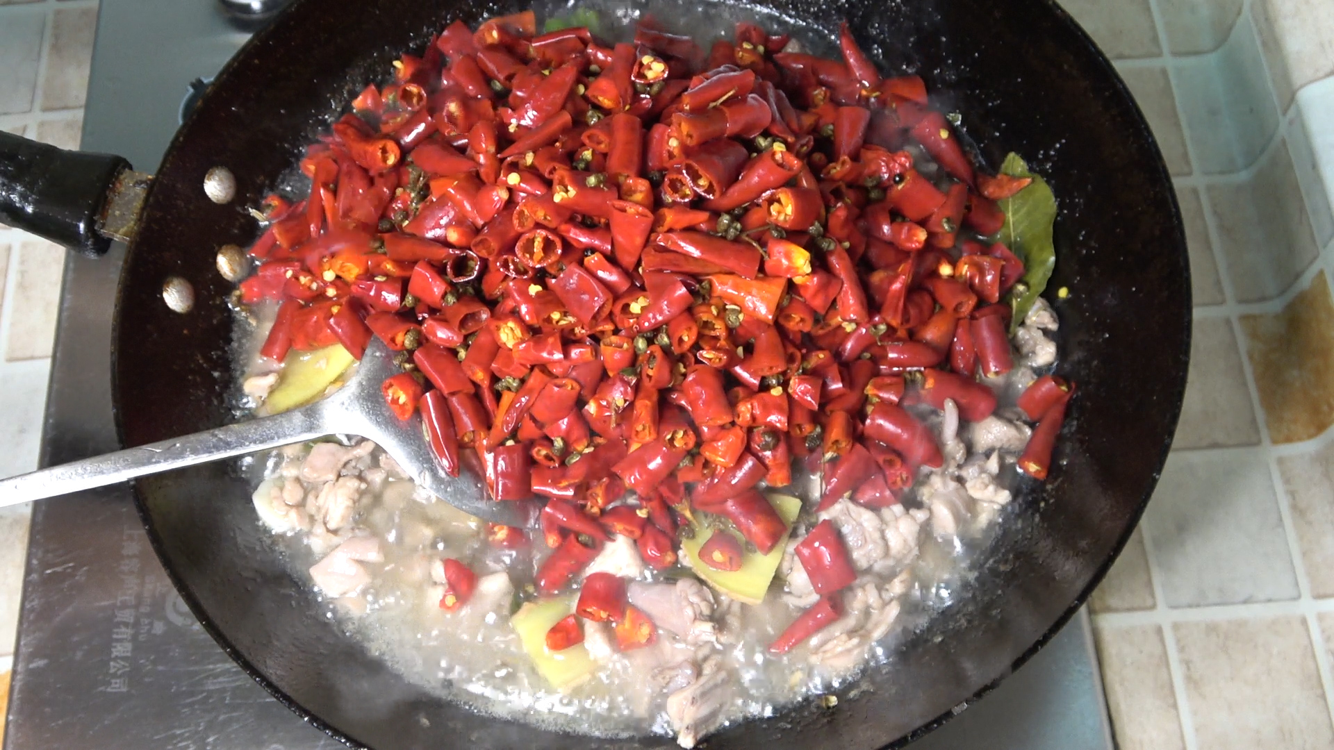 四川自贡正宗冷吃兔是兔肉吗,自贡冷吃兔辣椒与兔肉的比例