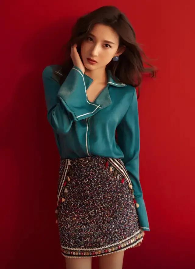 马凡舒首次主持天下足球,央视足球主持马凡舒