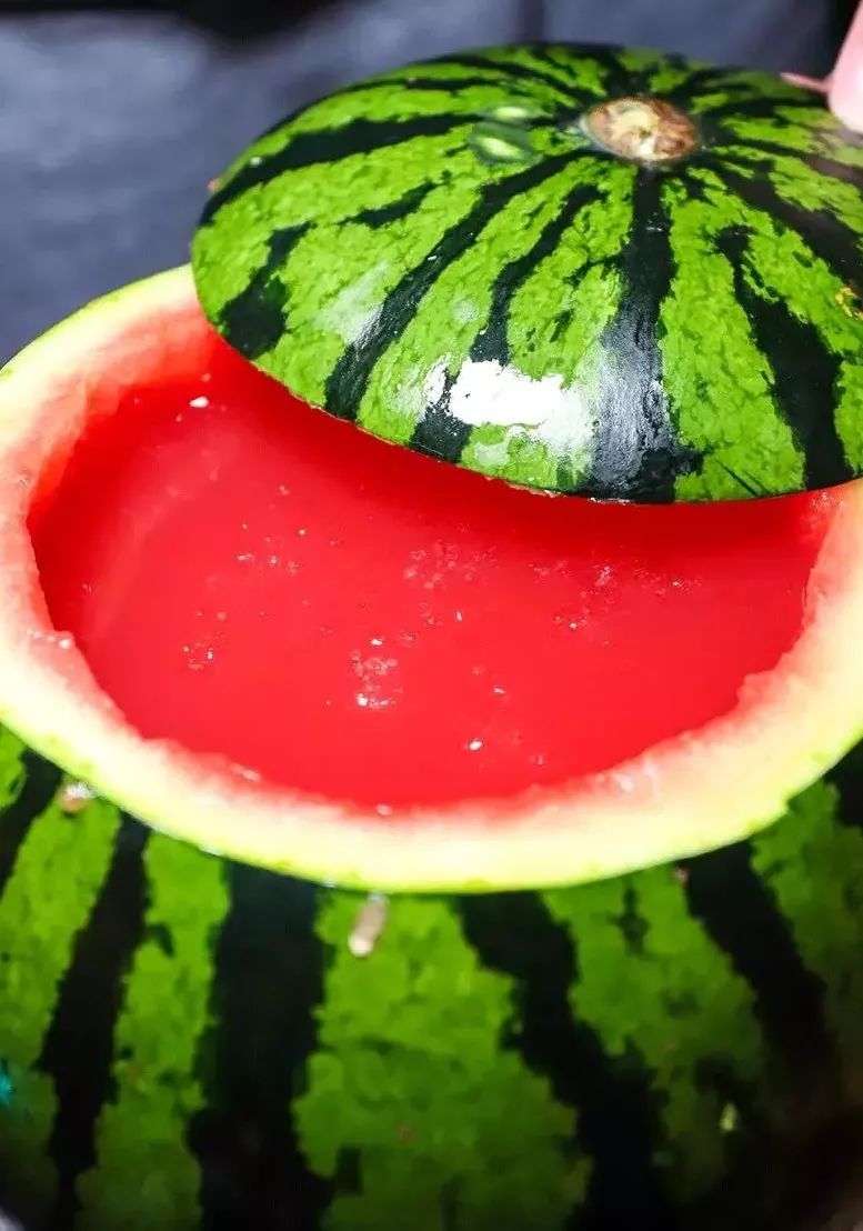 “酒鬼少女”特邀，900公里外的成都网红酒馆终于空降昆明