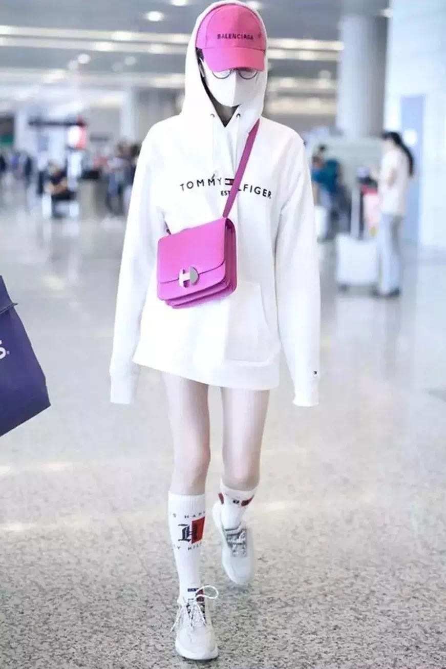 搭配鲨鱼裤显瘦显高的中筒袜,过膝小腿中筒袜哪个更显瘦