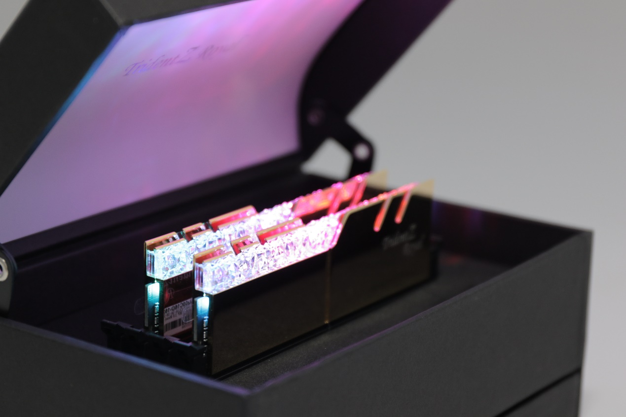 内存芝奇皇家戟16gb3600开箱,芝奇皇家戟ddr43200内存条能超频嘛