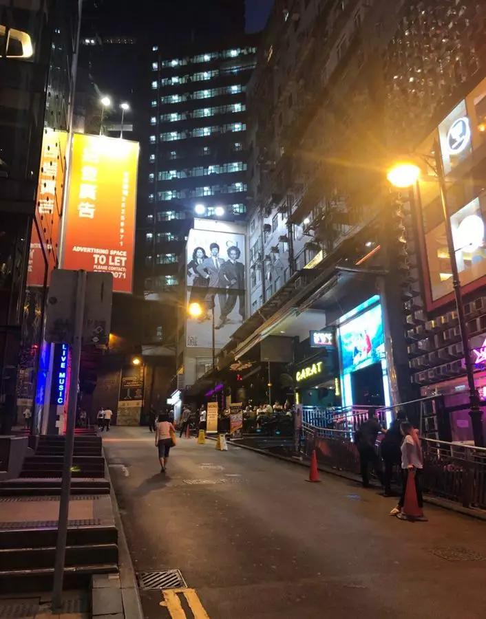 从来没见过如此冷清现场,从没见过如此空荡荡的长沙