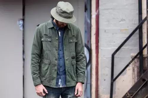 今天余文乐老师要为你们上一堂军装搭配课，答应我要好好学习哟！