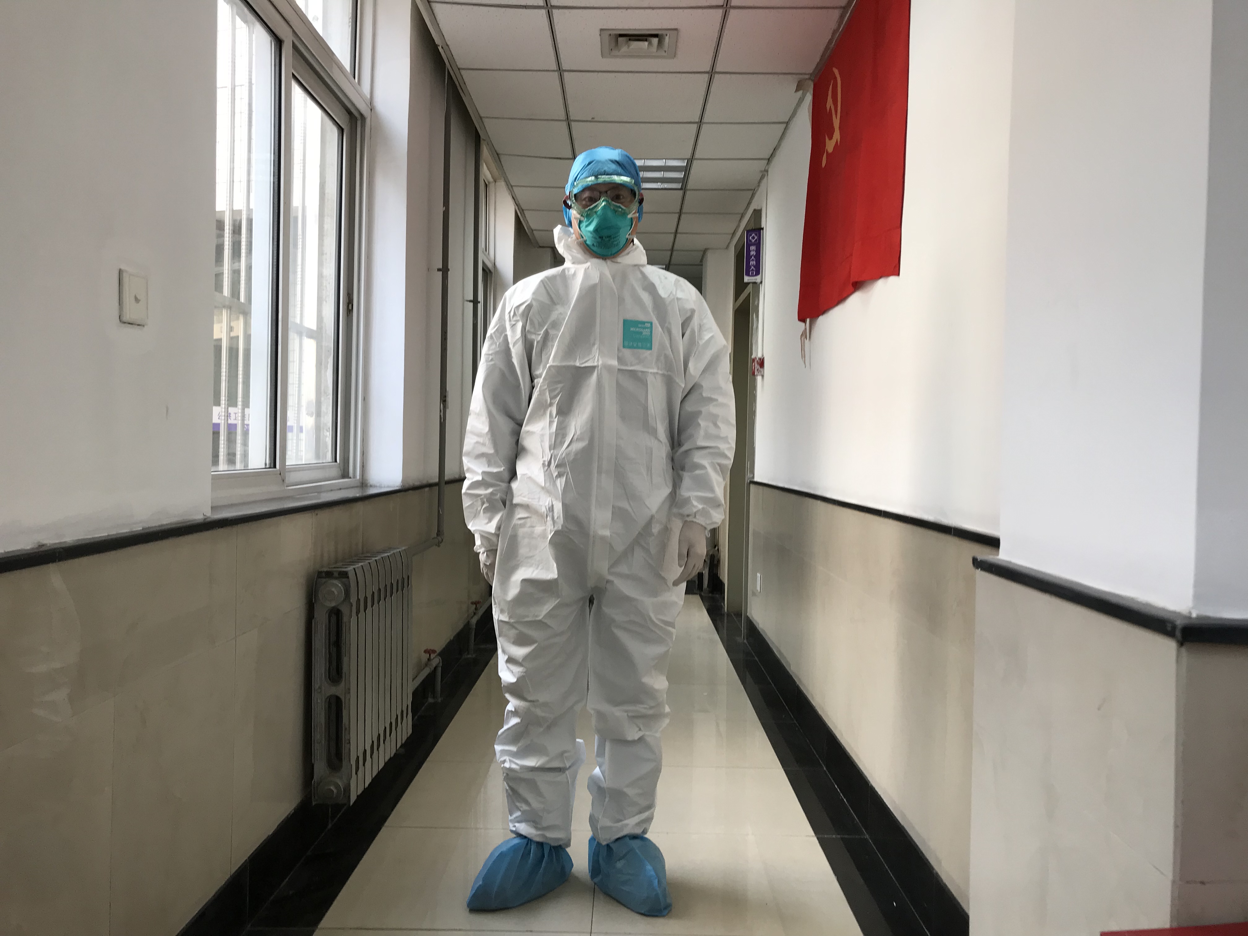 隔离点的医务人员与患者,防疫一线医护人员连线