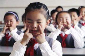 孩子视力几岁后不容易发生近视了,小孩几岁后视力差不多稳定