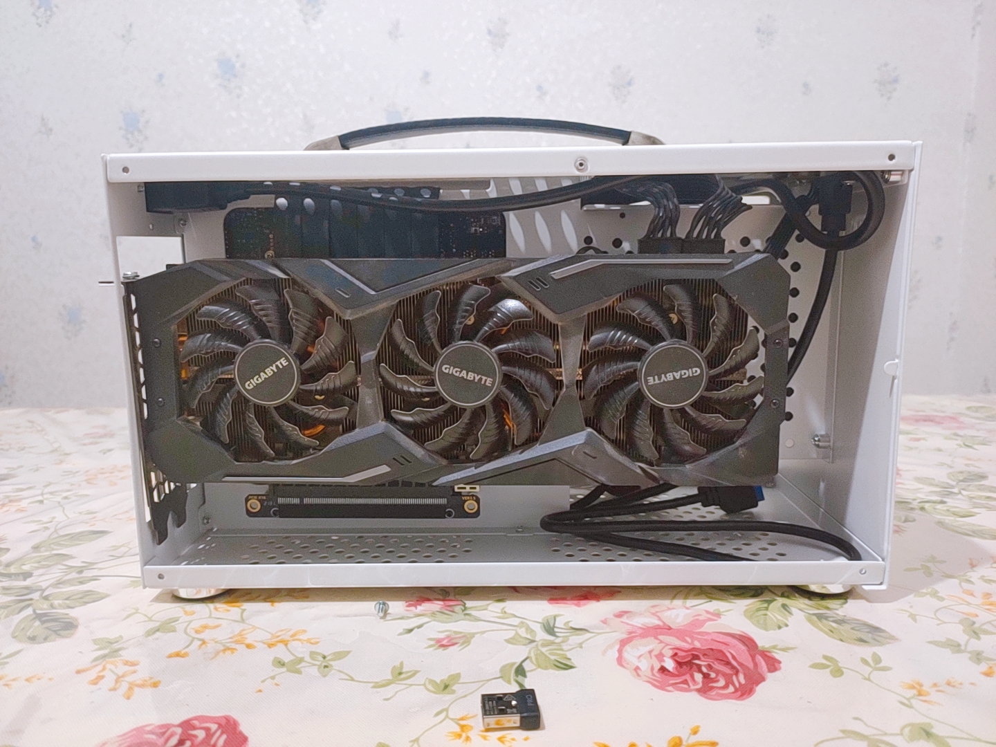 超频三蜂鸟机箱和机械大师c24,超频三蜂鸟2机箱什么材质