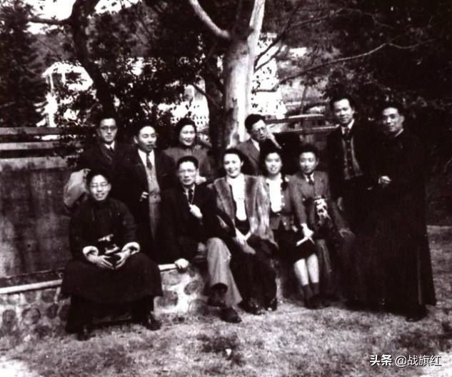 日军*锁封**港岛,要求文化名人“报到”,我方组织特殊营救