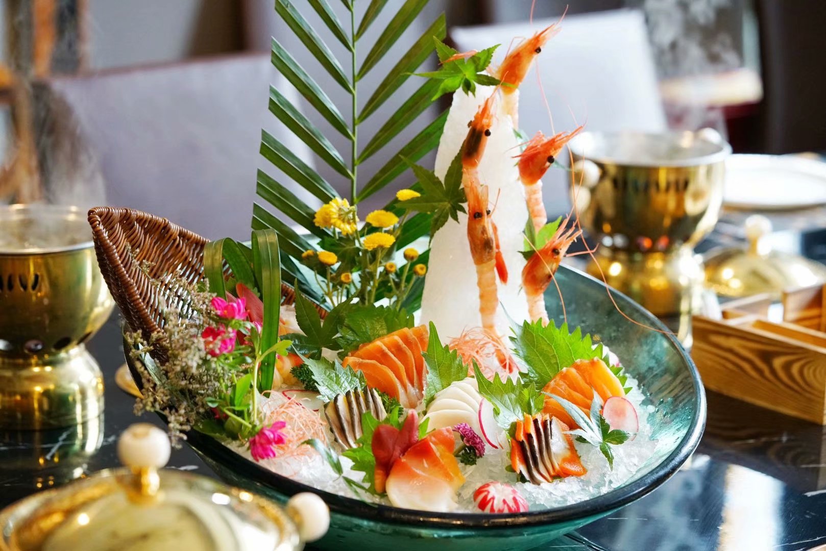 为了吃到自己心动的海鲜,这家粉丝投资了一个自助餐店