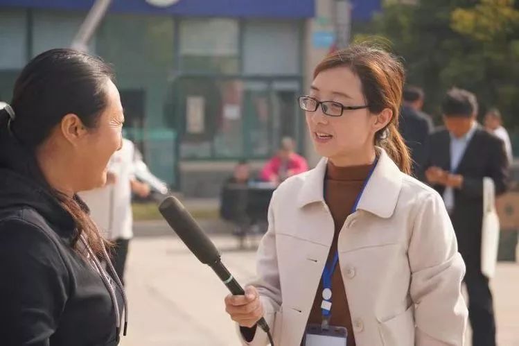 记者节将镜头对准自己,记者节留住我们自己的镜头