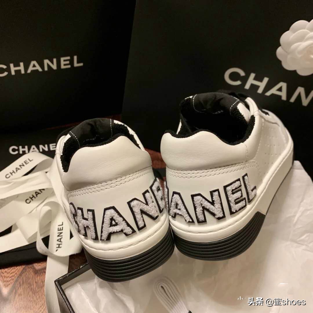 刘雯穿的运动鞋有哪些,刘雯穿搭全靠小白鞋