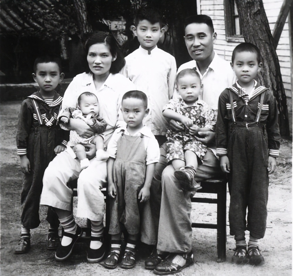 开国少将金绍山41岁英年早逝，妻子把6个孩子的名字都改了