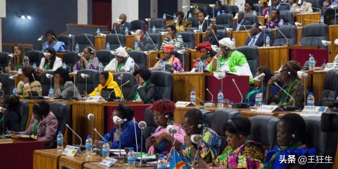 Blinkist性别教育：《她/他/Ta们/我》