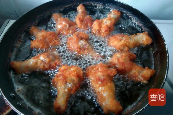 鸡腿最美味的做法，简单一腌一炸，鲜嫩多汁，比卤的香多了