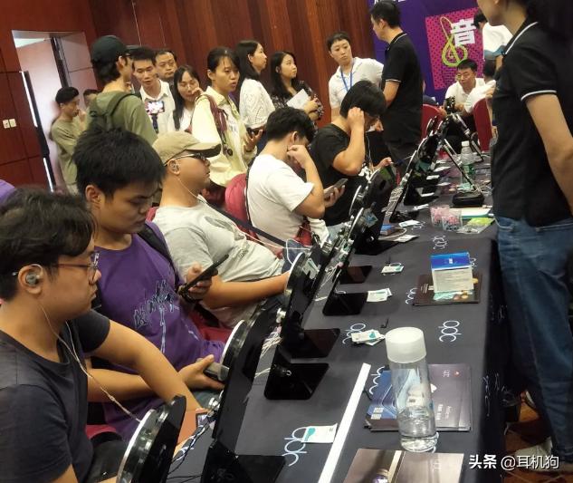 想让你的男朋友戒掉发烧耳机不难！请放下那个古驰包，让我来