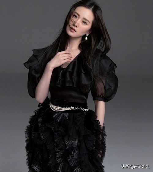 春季圆脸黑长直发有刘海半扎编发,圆脸换个短发