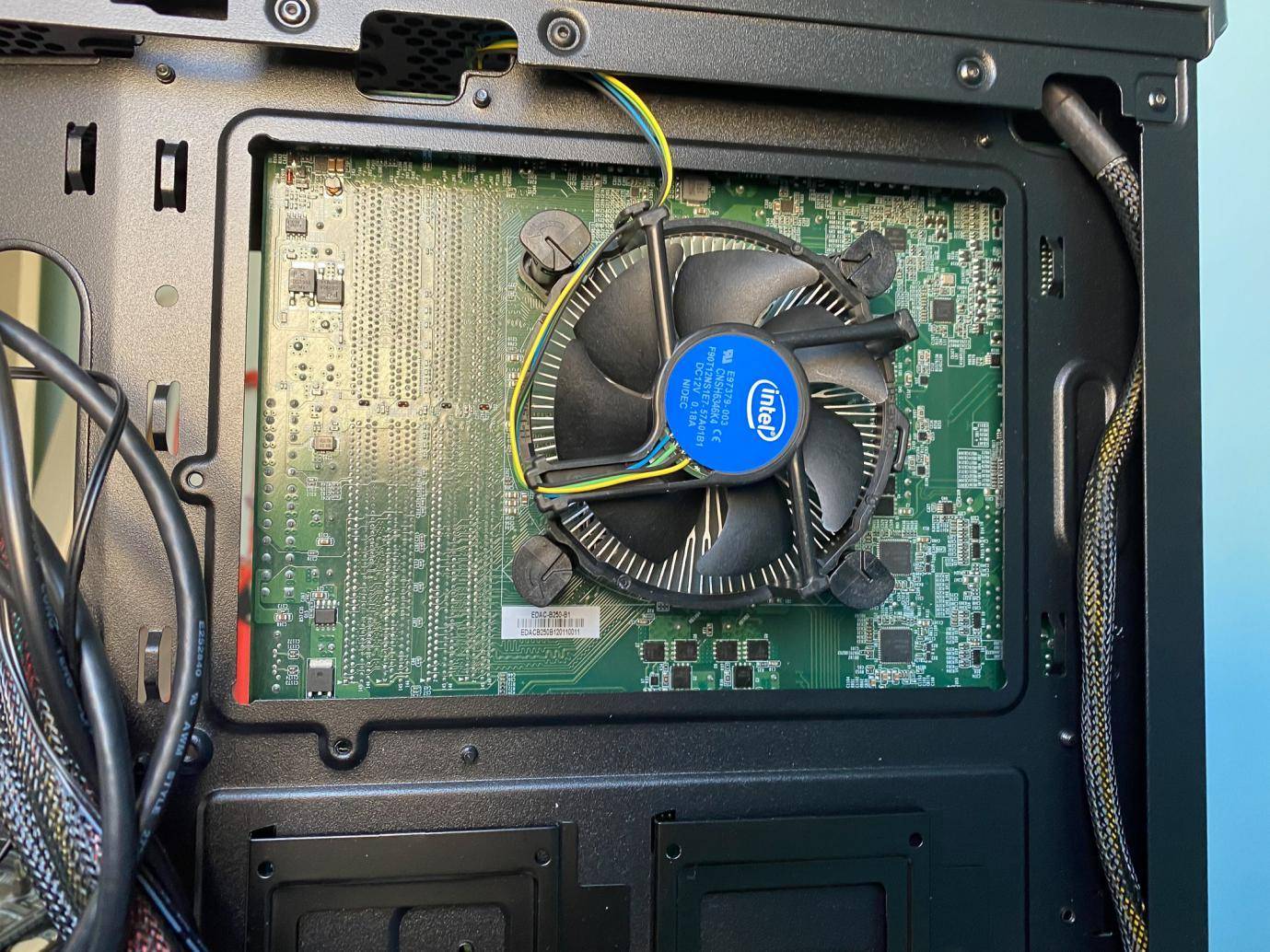 cpu安装在主板上还能拿下来吗,电脑换了主板和cpu需要重装系统吗