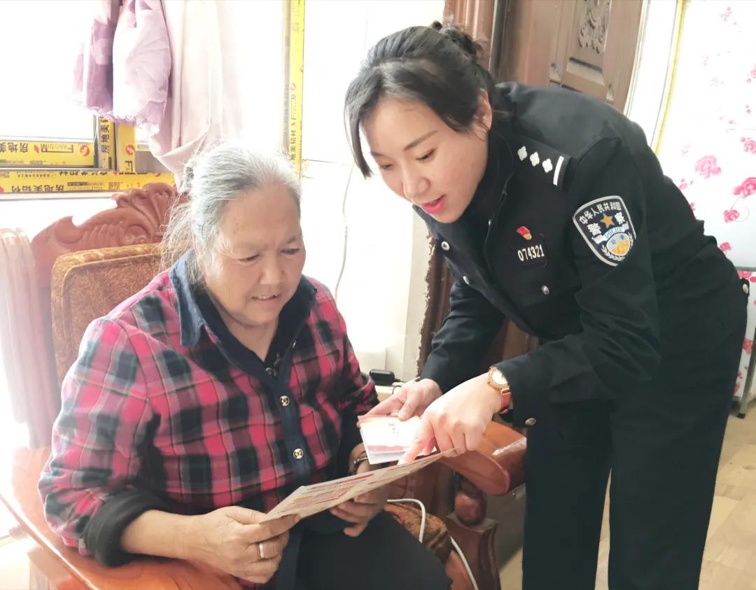 明月装饰了窗谁装饰了你的梦,明月装饰了别人的梦