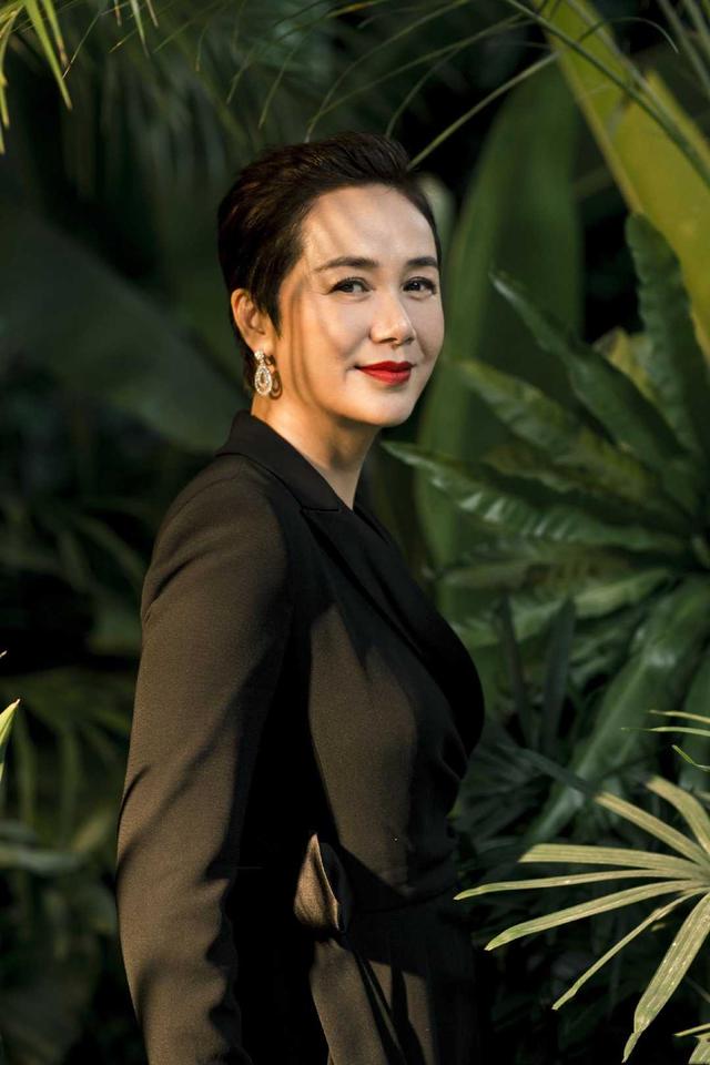 蒋雯丽穿红色连衣裙,被蒋雯丽惊艳的周迅