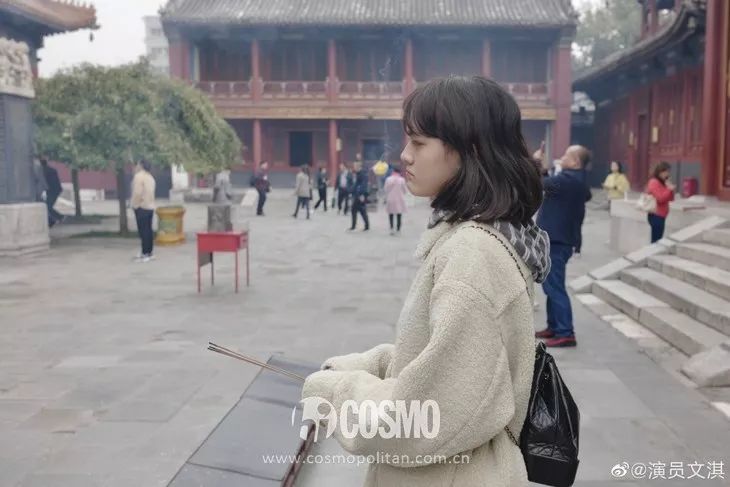 00后妹妹霸占年末荧屏却靠甜系穿搭霸占我的心