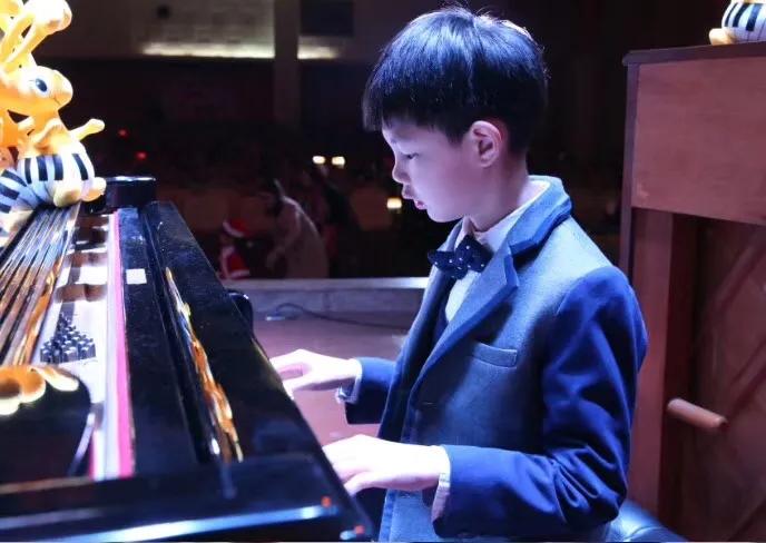 启蒙钢琴每天练多久,少儿钢琴启蒙快乐学