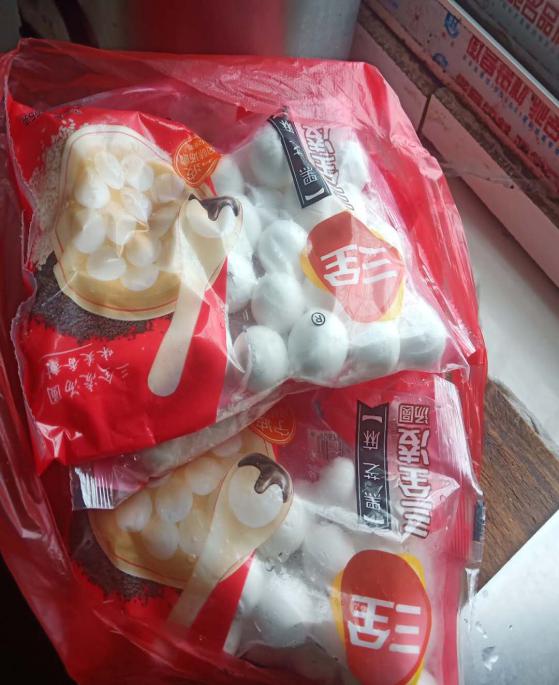 抗疫老人捐款感动视频,感动抗疫路上75岁老奶奶献爱心