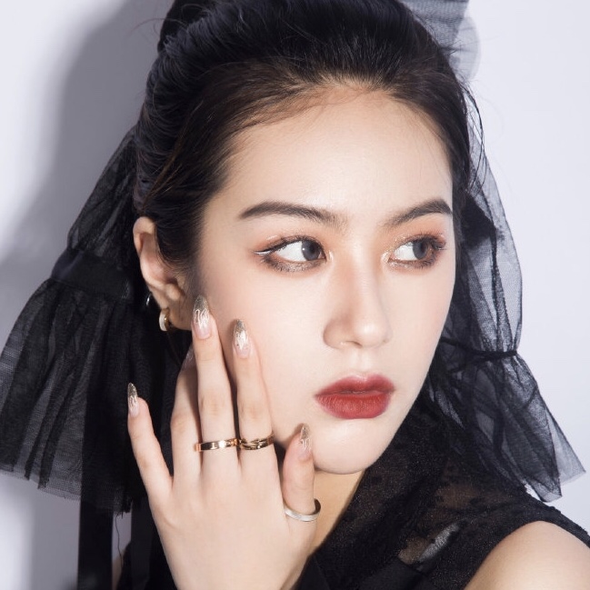 日常妆阴影高光画法,先画眼妆再上底换头技术