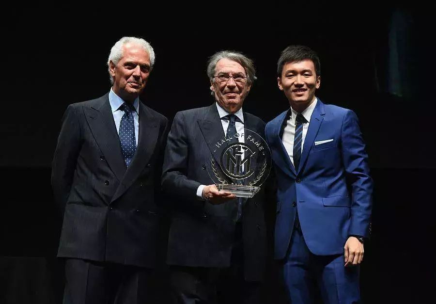 他是励志90后富二代，27岁已执掌百年足球豪门，父亲身价高达千亿