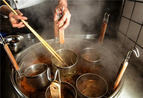 牛华小吃街,牛华老阿婆串串附近攻略