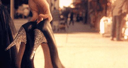 啊呀！你的脚后跟看起来糙得像位“真正男子汉”