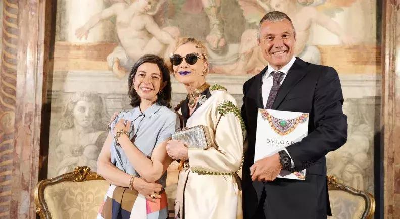 lv围巾限定款,lv今年爆款渐变色羊绒围巾