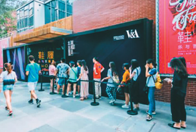 40年来，国人衣着变化之大超乎想象——告别“灰黑蓝”更潮更有范儿