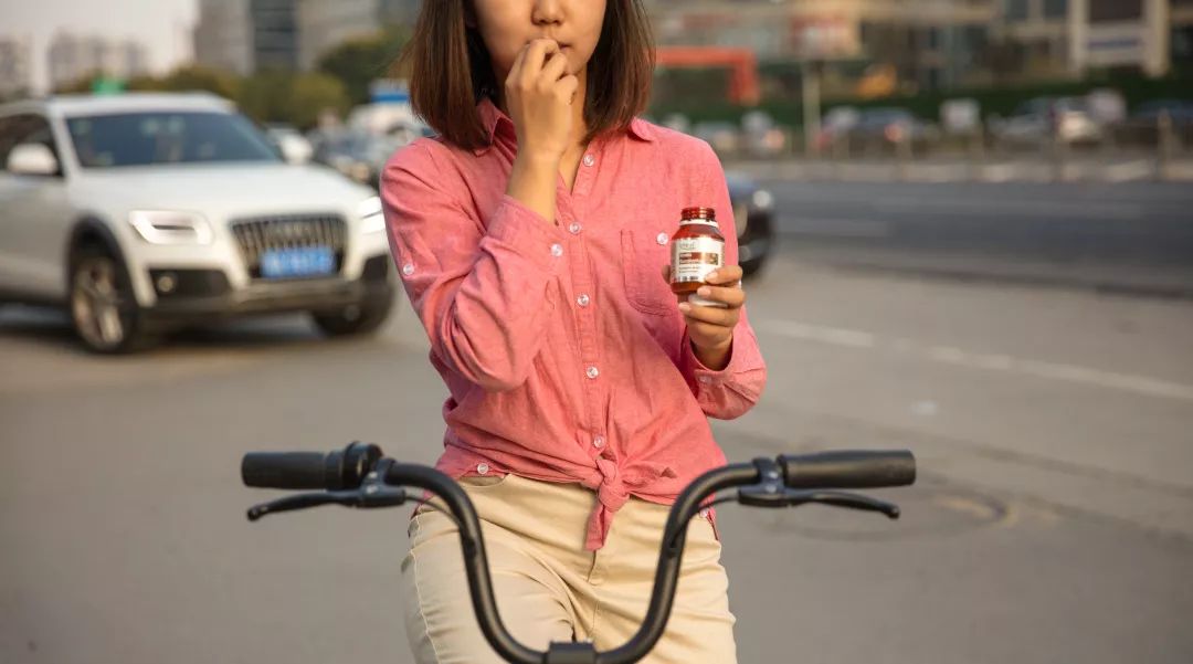 咽炎、干咳救命药！澳洲人的“肺部清道夫”！每天1片，堪比万元洗肺！再也不怕雾霾二手烟了