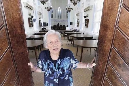 外卖小哥逆行失声痛哭,外卖小哥送外卖泪目