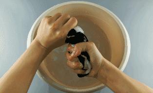 阴天衣服晒不干有味怎么办,阴天衣服晒不干有什么方法