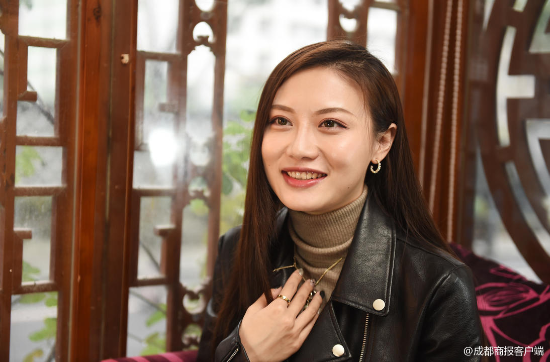 抖音上很火的一个原唱女歌手,成都妹儿抖音原唱