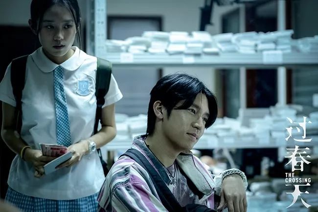 少女“人肉”百部iPhone闯海关，竟是为了这事！