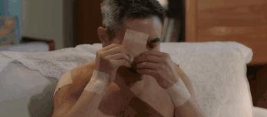 贴膏药有好转还可以贴多少天 (贴膏药一般几小时更换为最好)