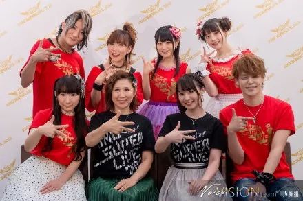 写作声优歌手演员，读作鬼畜表情包蛇精病