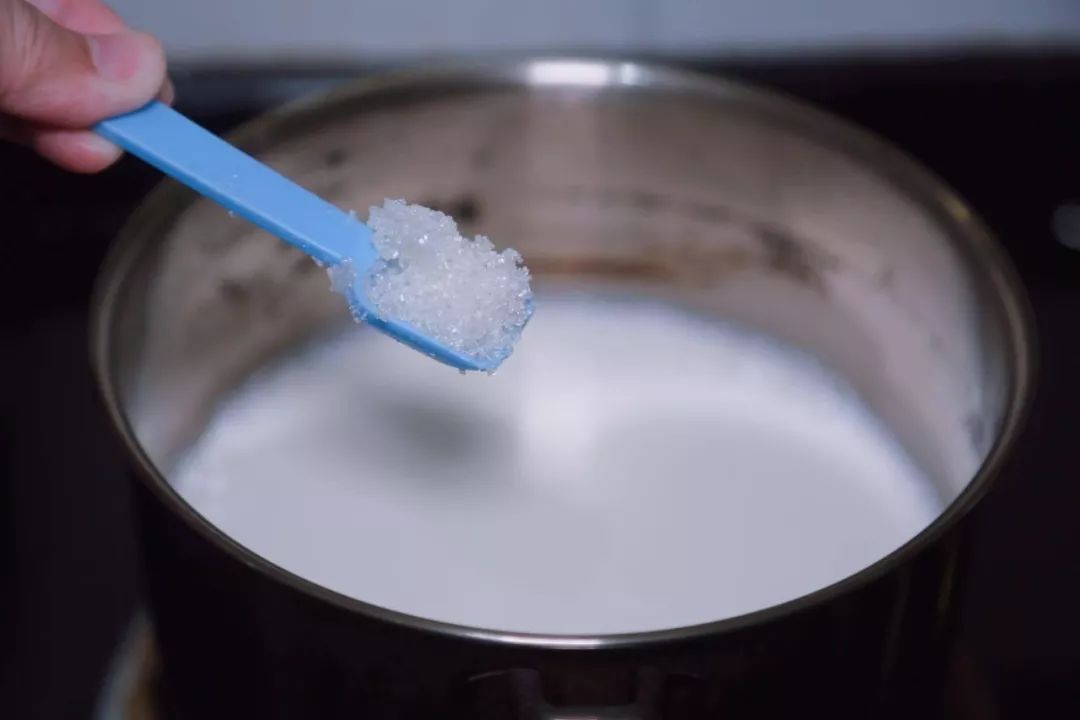 简单易做的草莓布丁,为孩子做甜品