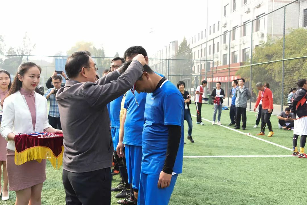 绿茵场上的RUC后勤人｜你们顽强拼搏的姿态，最帅！