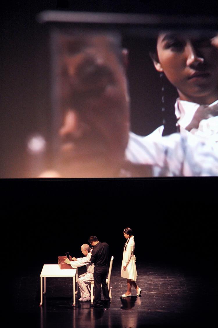 导演王翀：如果纯粹是为了消遣，戏剧之外有太多别的行业可以选择｜乌镇戏剧节