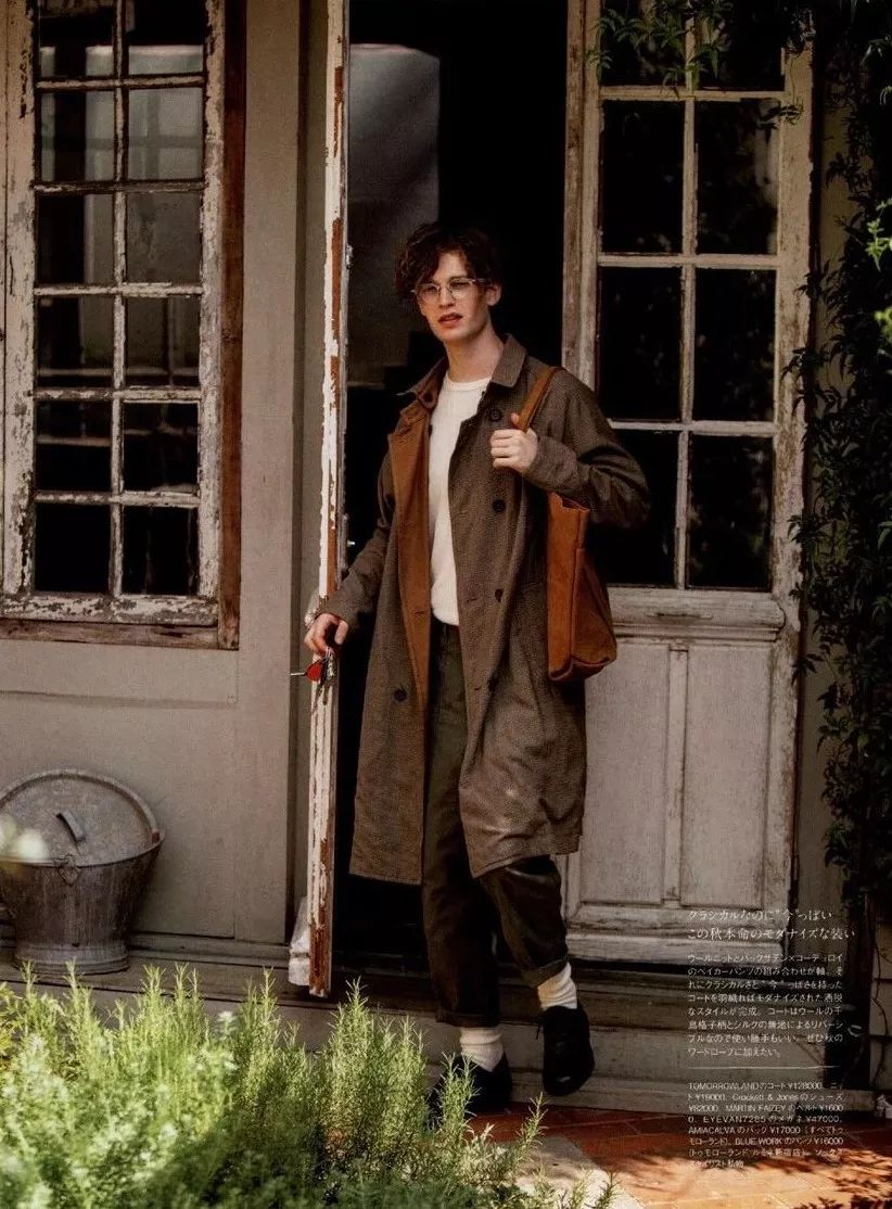 都公元8102年了，还觉得男孩拎包很娘？