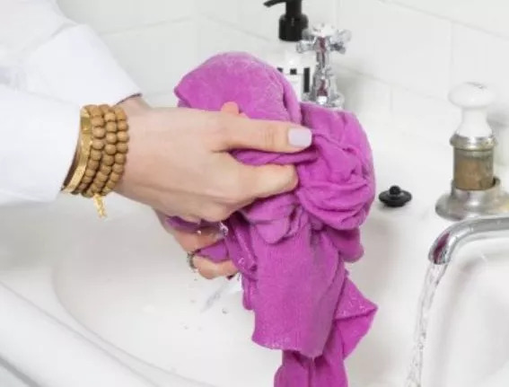 毛衣领口松垮怎么搭配,修复松垮毛衣领口