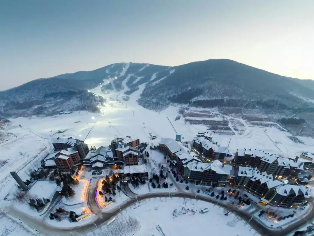 刘烨旅游,刘烨一家四口出游