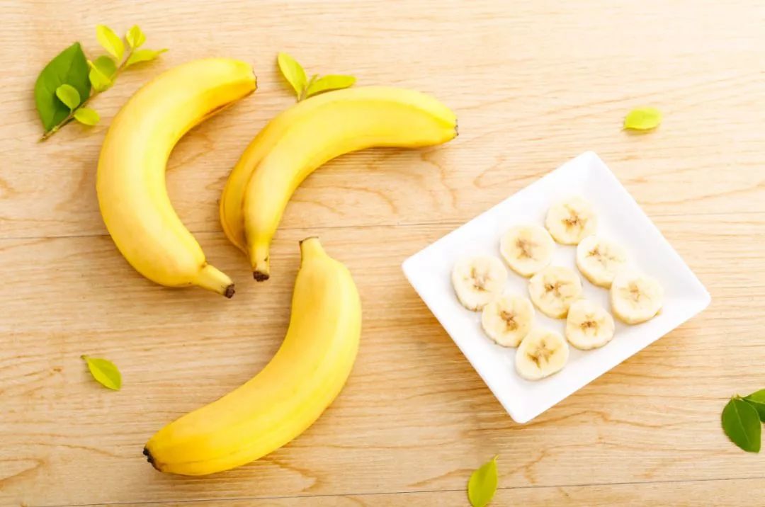 衣服鞋子发黄有污渍,衣服鞋子泛黄怎么办