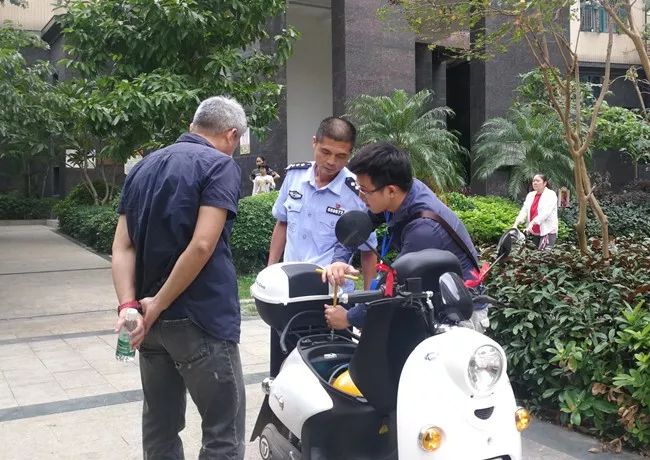 「便民利民」“双休日”港北分局“车安网”走进小区服务群众