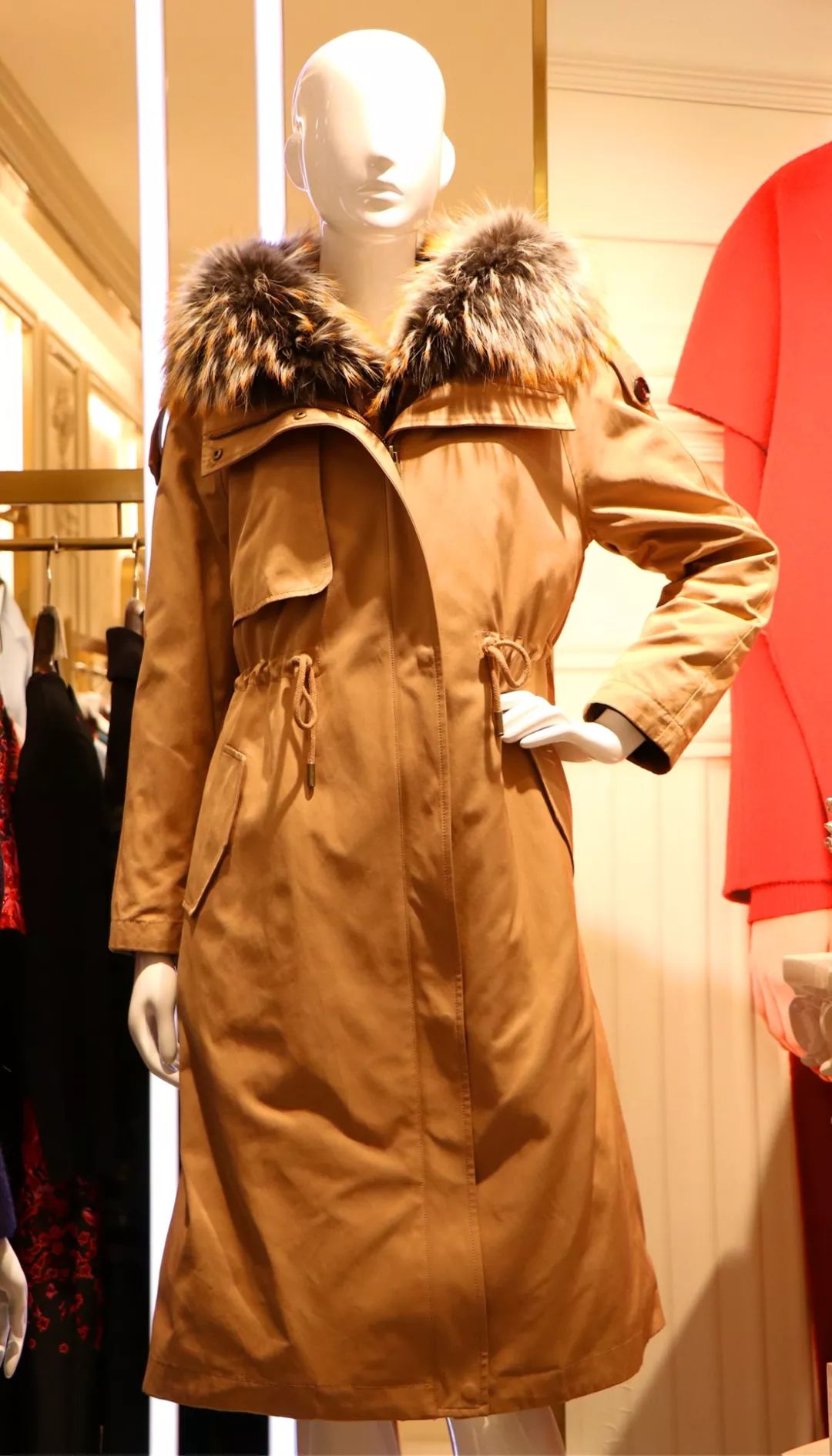 会小学数学，就能花一件的钱买走两件｜比到处“求点ZAN”靠谱