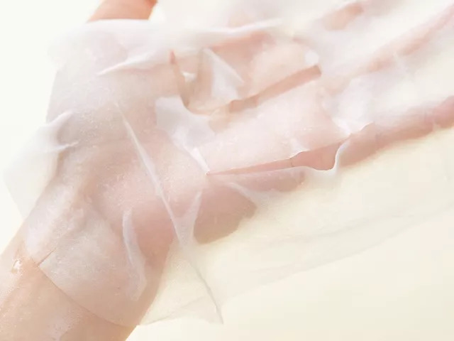 拼团丨这个面膜征服了全日本，敷一次脸能亮白两个度